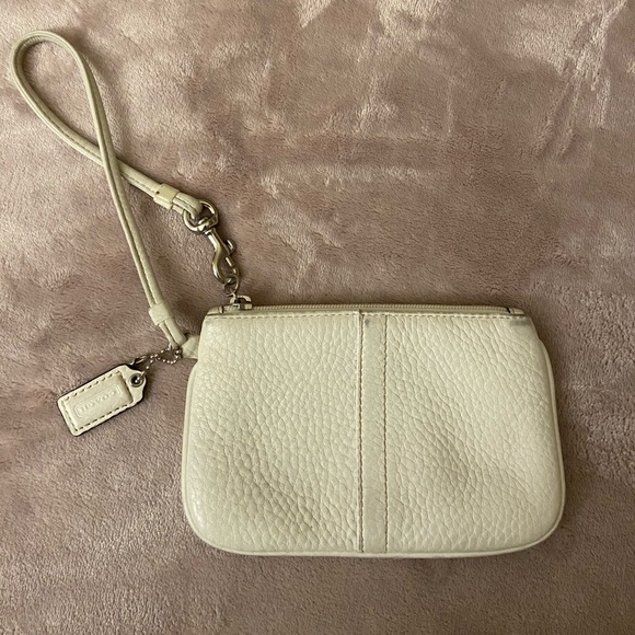 White Leather Coach Wristlet Wallet - Picture 2 of 2